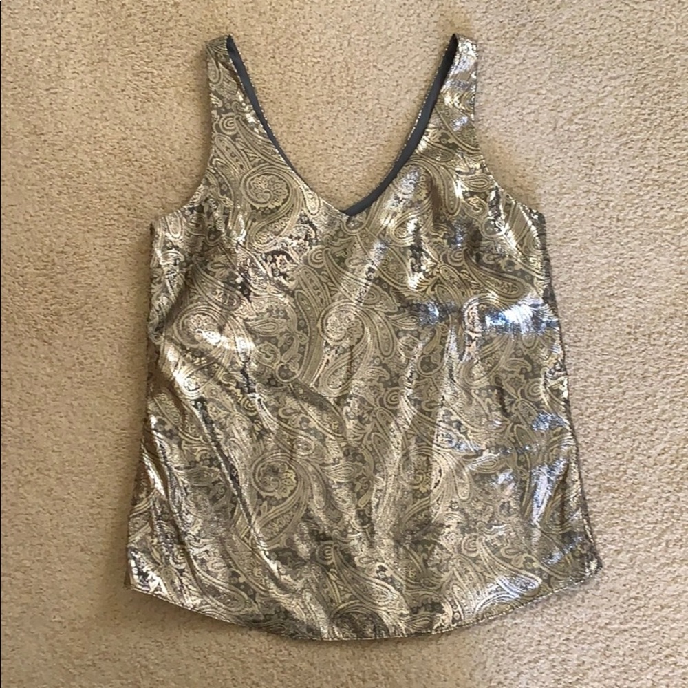 Limited sleeveless blouse
